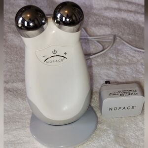 NuFace Trinity White and Silver Toning Device
